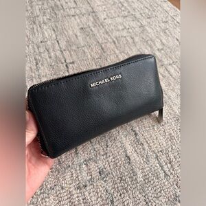Michael Kors large jet set travel wallet